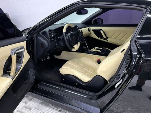 Used 2016 Nissan GT-R Premium AWD/4WD image 18