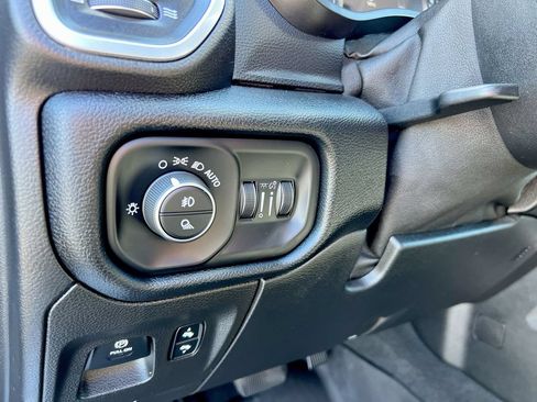Used 2019 RAM 1500 Big Horn AWD/4WD image 16