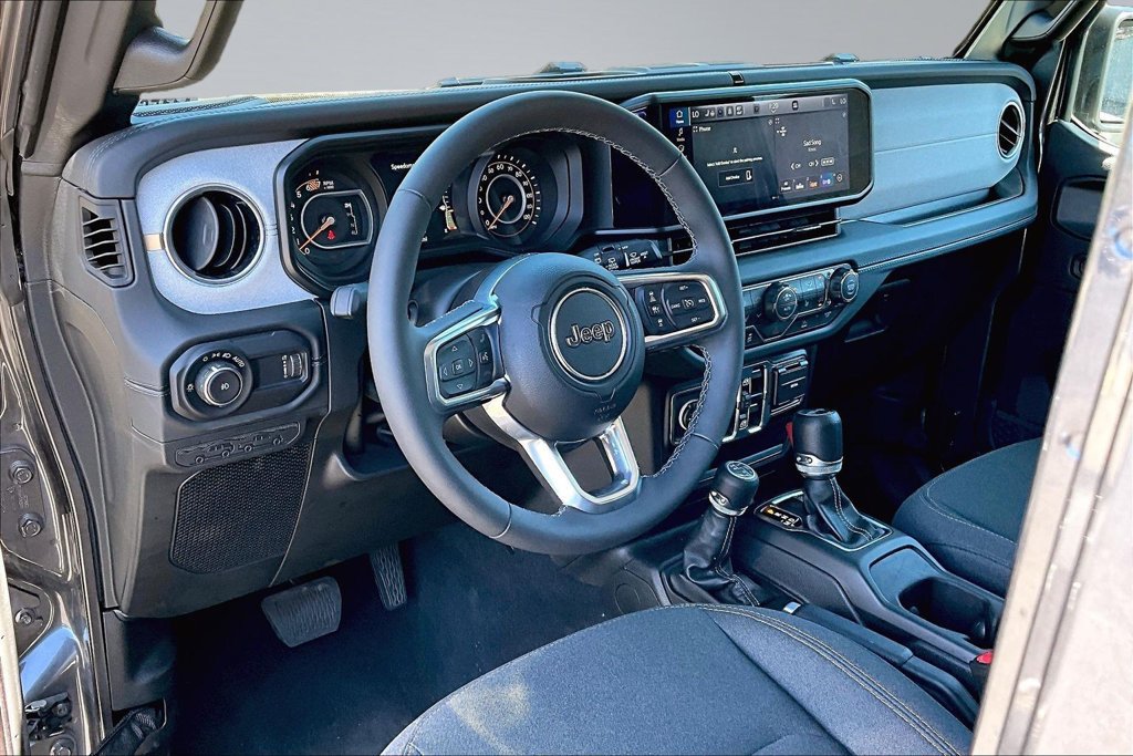 Used 2026 Jeep Wrangler Unlimited Sahara AWD/4WD image 4
