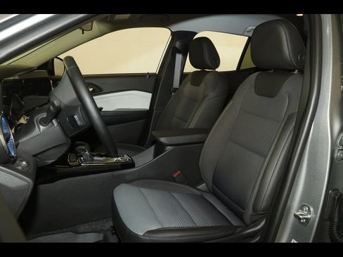 Used 2025 Chevrolet Trax LT w/ Driver Confidence Package FWD image 22