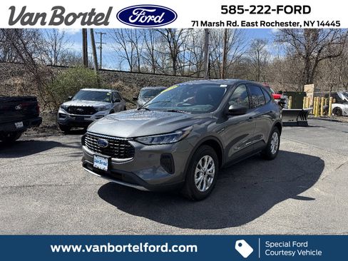 Used 2025 Ford Escape Active w/ Cold Weather Package image 1