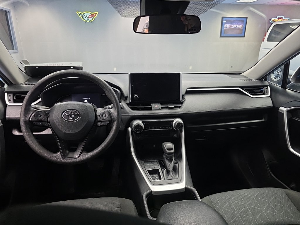 Used 2024 Toyota RAV4 XLE FWD image 14