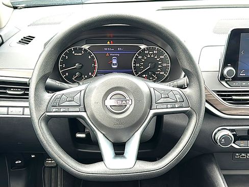 Used 2025 Nissan Altima 2.5 SV FWD image 27