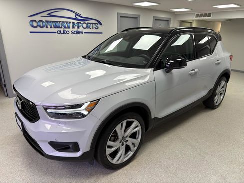 Used 2022 Volvo XC40 T5 R-Design w/ Climate Package AWD/4WD image 2