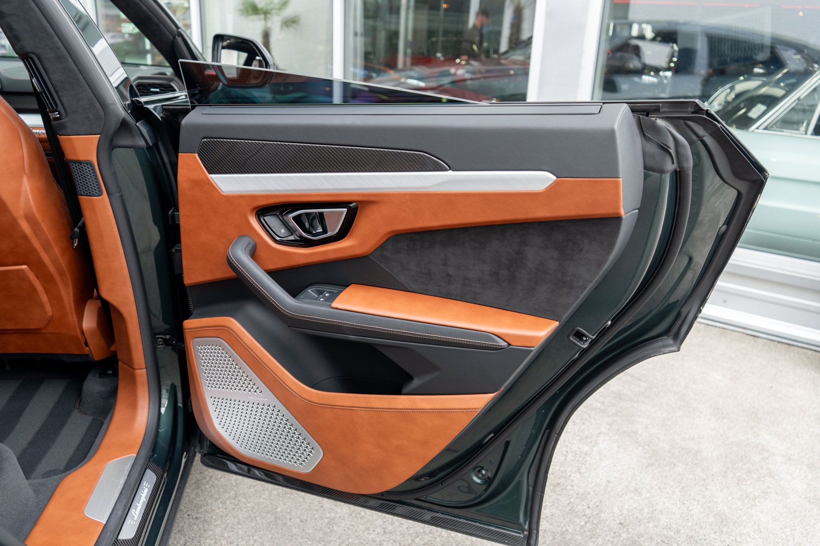 Used 2022 Lamborghini Urus AWD/4WD image 30