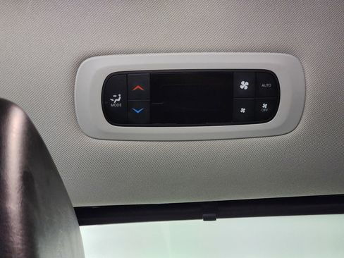 Used 2024 Chrysler Pacifica Touring-L image 36