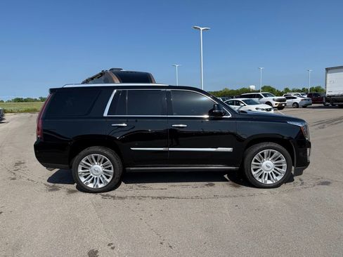 Used 2020 Cadillac Escalade Platinum image 17