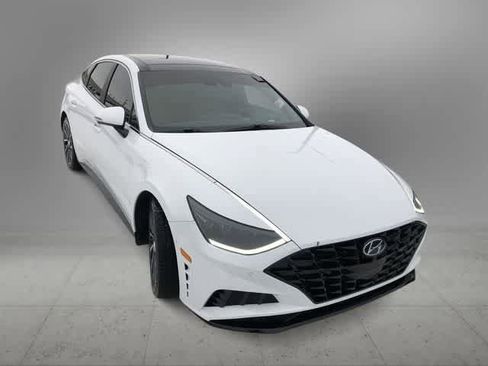 Used 2021 Hyundai Sonata Limited w/ Preferred Accessory Package image 8