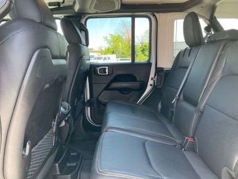 Used 2024 Jeep Wrangler Unlimited Sahara w/ Technology Group AWD/4WD image 9