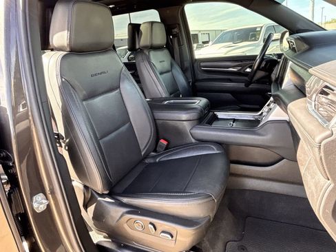 Used 2021 GMC Yukon Denali w/ Denali Premium Package image 29