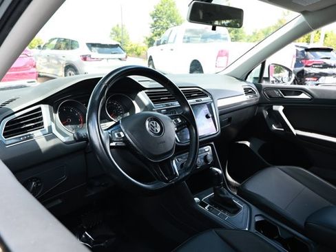 Used 2018 Volkswagen Tiguan SEL FWD image 23