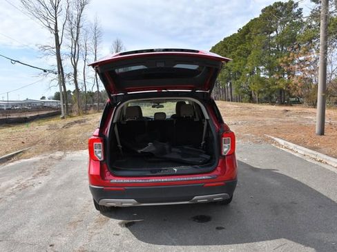 Used 2020 Ford Explorer XLT w/ Equipment Group 202A image 18