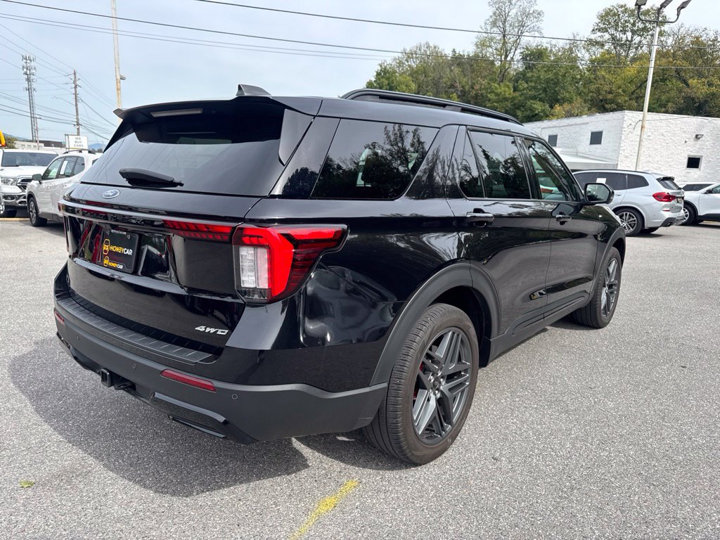Used 2025 Ford Explorer ST-Line w/ Premium Package AWD/4WD image 9