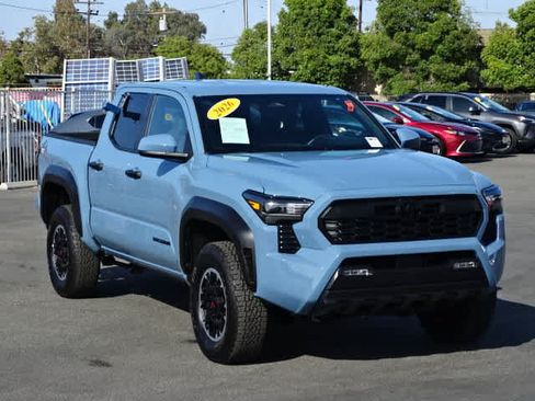 Used 2026 Toyota Tacoma TRD Off-Road AWD/4WD image 2