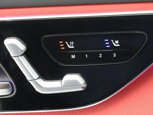 Used 2025 Mercedes-Benz GLC 300 4MATIC image 34