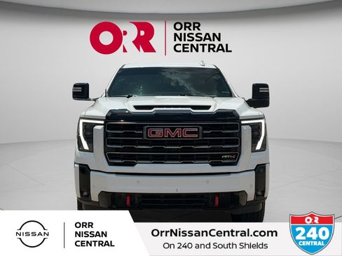 Used 2025 GMC Sierra 2500 AT4 AWD/4WD image 2