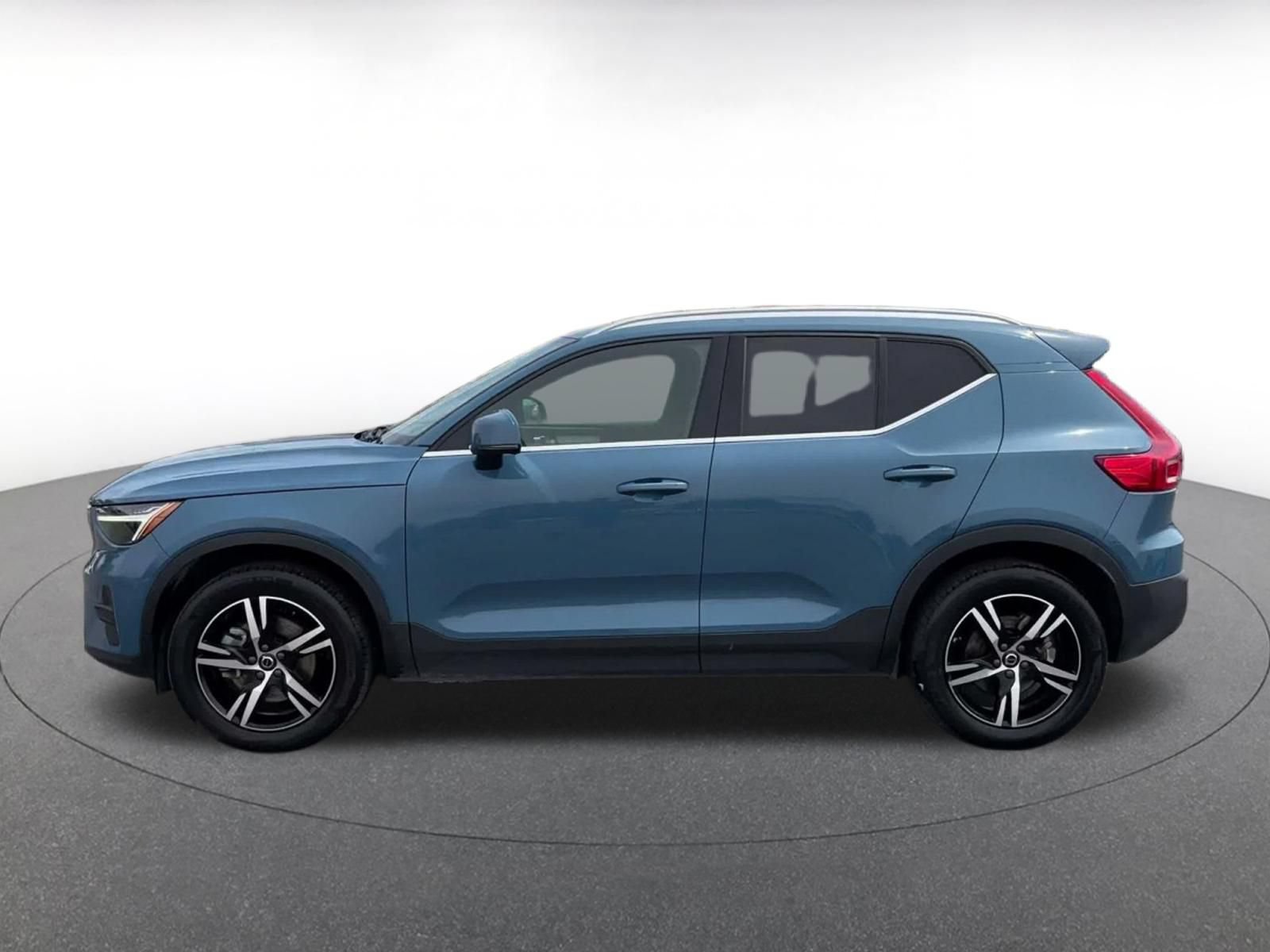 Used 2024 Volvo XC40 B5 Core AWD/4WD image 8