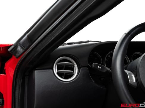Used 2006 Ford GT RWD image 29