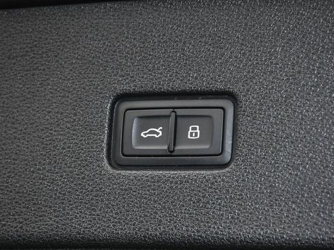 Used 2025 Audi Q8 Premium w/ Black Optic Package image 65