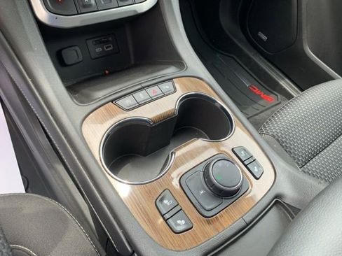 Used 2022 GMC Acadia SLE image 36