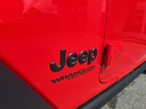 Used 2022 Jeep Wrangler Unlimited Sport image 12