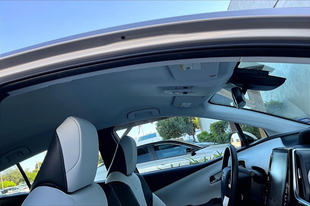 Certified 2019 Toyota Prius Prime Advanced FWD image 27