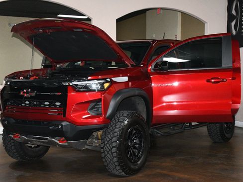 Used 2025 Chevrolet Colorado ZR2 w/ Technology Package AWD/4WD image 90