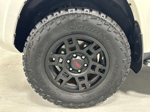 Used 2015 Toyota 4Runner SR5 AWD/4WD image 60