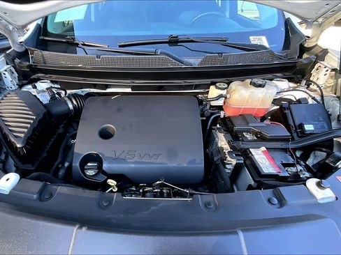 Used 2020 Chevrolet Traverse LT image 30