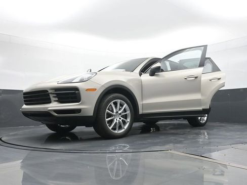 Used 2021 Porsche Cayenne image 30