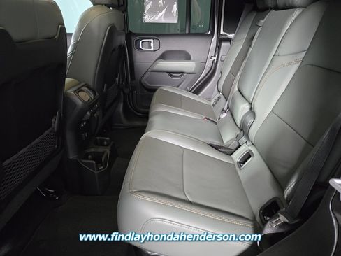 Used 2025 Jeep Gladiator Mojave AWD/4WD image 16