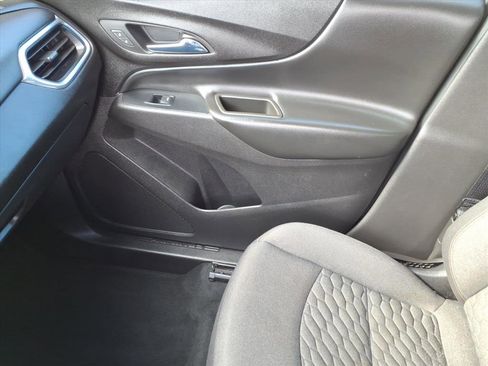 Used 2020 Chevrolet Equinox LT image 32