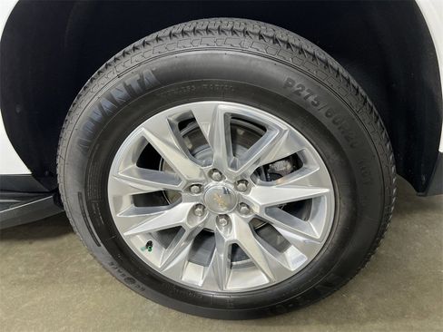 Used 2024 Chevrolet Suburban Premier image 18