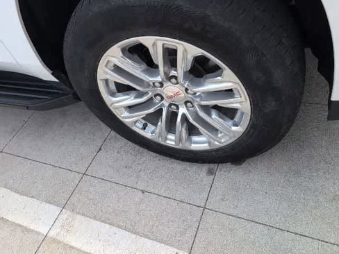 Used 2024 GMC Yukon SLE image 8