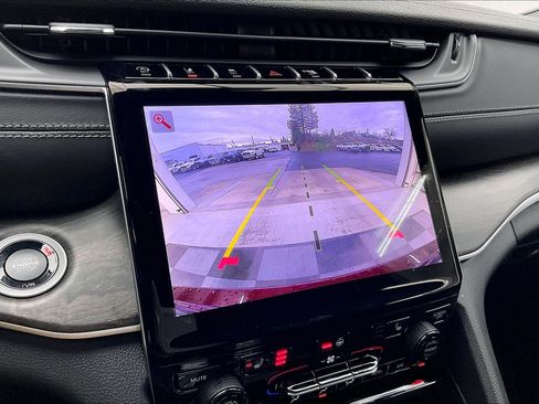 New 2025 Jeep Grand Cherokee Limited image 13