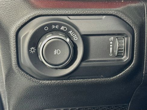 Used 2023 Jeep Wrangler Unlimited Rubicon w/ Cold Weather Group AWD/4WD image 10