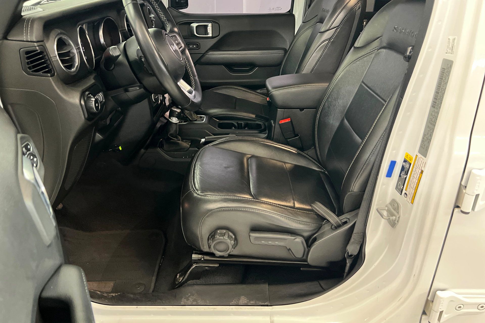 Used 2020 Jeep Wrangler Unlimited Sahara AWD/4WD image 18