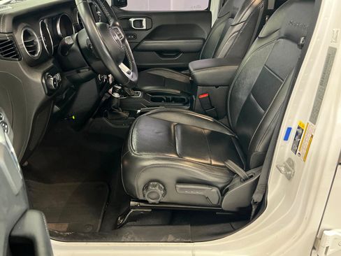 Used 2020 Jeep Wrangler Unlimited Sahara AWD/4WD image 18