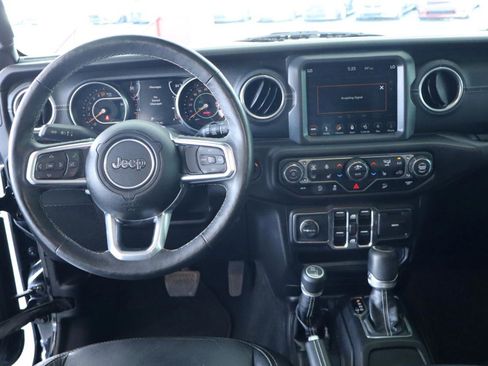 Used 2019 Jeep Wrangler Unlimited Sahara w/ Uconnect 4C Nav & Sound Group AWD/4WD image 18