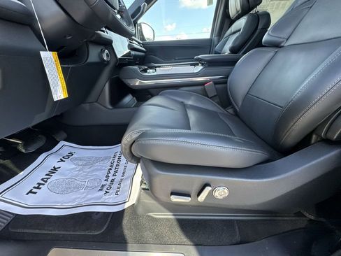 New 2025 Lincoln Navigator Reserve w/ Jet Appearance Package image 12