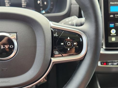 Used 2025 Volvo XC90 B6 Plus image 9