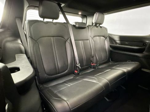 Used 2023 Jeep Wagoneer 4WD w/ Premium Group I image 29