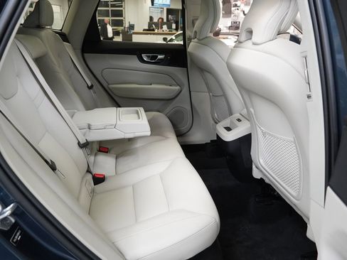 Used 2020 Volvo XC90 T6 Momentum image 31