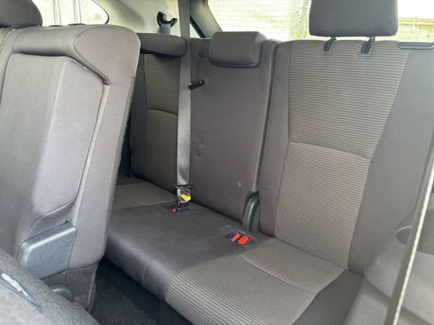 Used 2025 Toyota Highlander LE FWD image 30