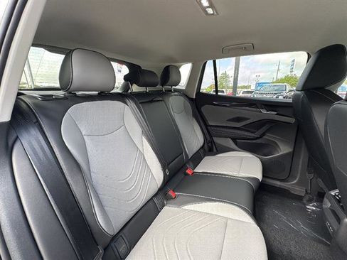 New 2026 Volkswagen Tiguan SE FWD image 9