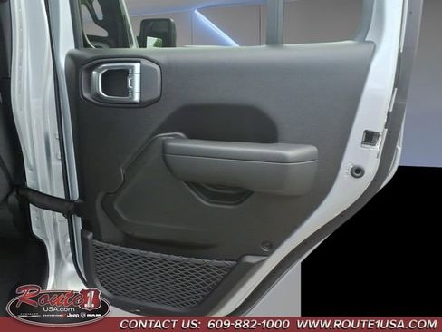 Used 2024 Jeep Wrangler Unlimited AWD/4WD image 18