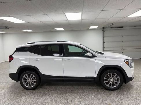 Used 2024 GMC Terrain SLT image 8