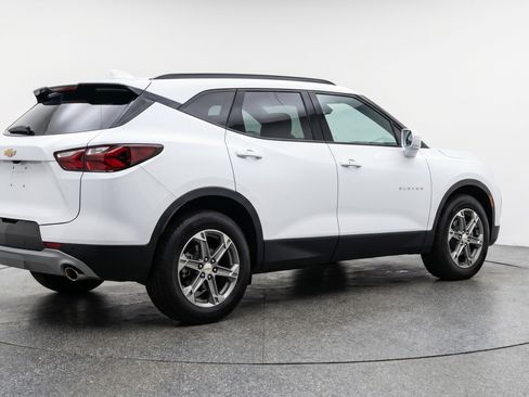 Used 2025 Chevrolet Blazer LT FWD image 9