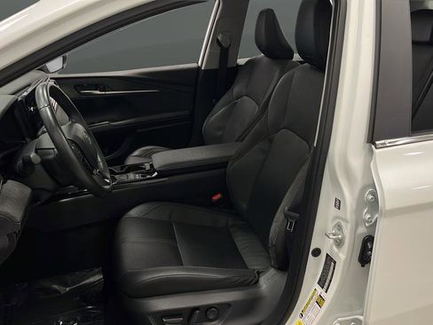 Used 2025 Toyota Camry XLE image 9