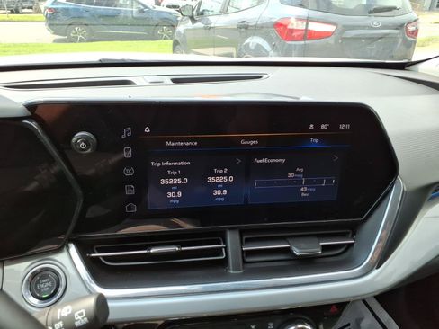 Used 2025 Chevrolet Trax LT w/ Driver Confidence Package FWD image 30